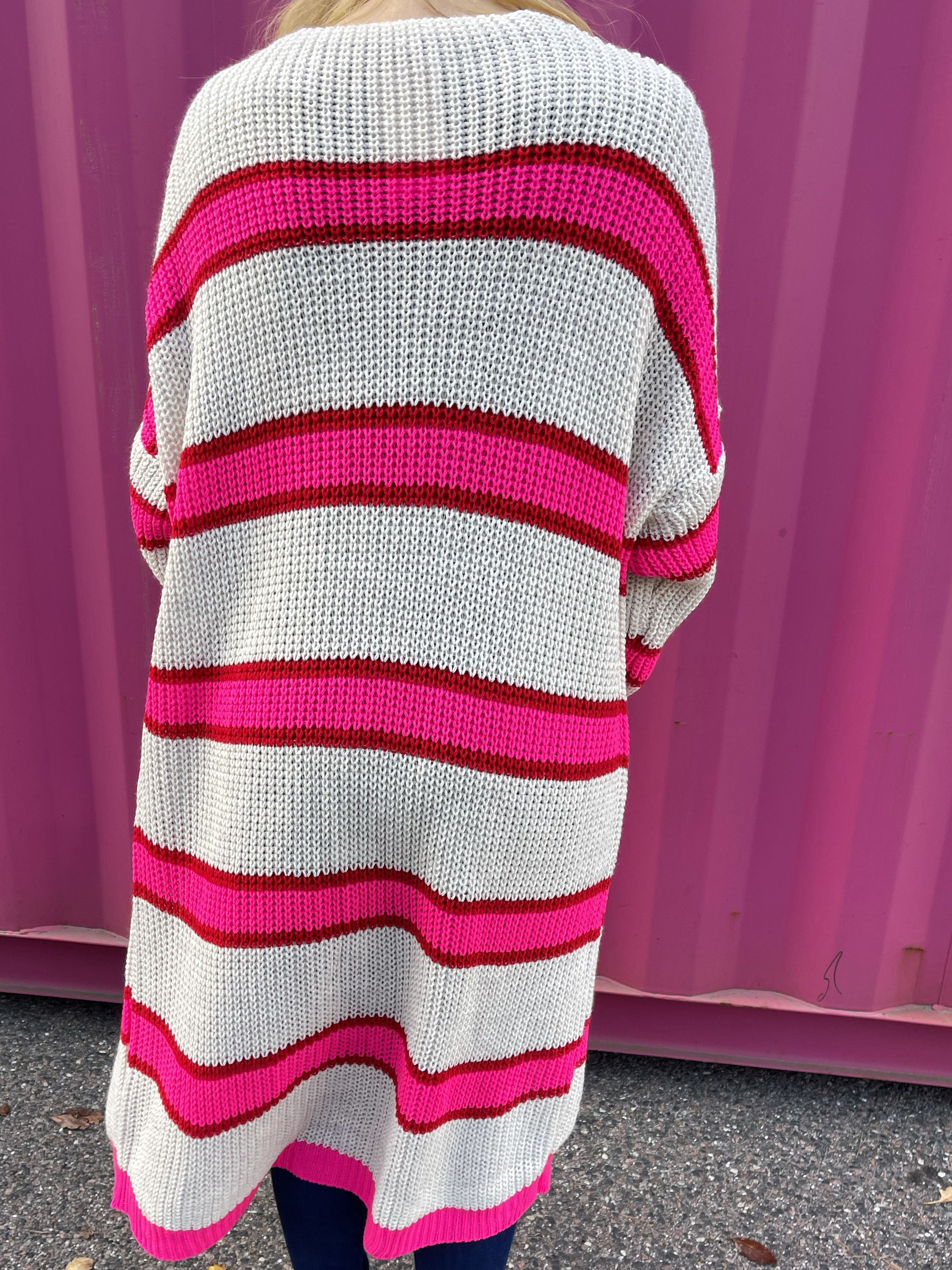 Belle - Lang plus size strikcardigan med farvede striber